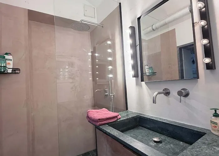 Lilly's Calm Souterrain With Garden *